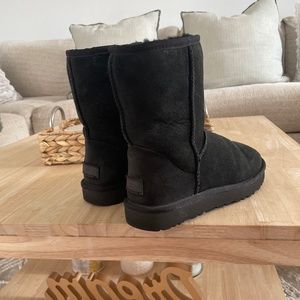 Black ugg boots size 7